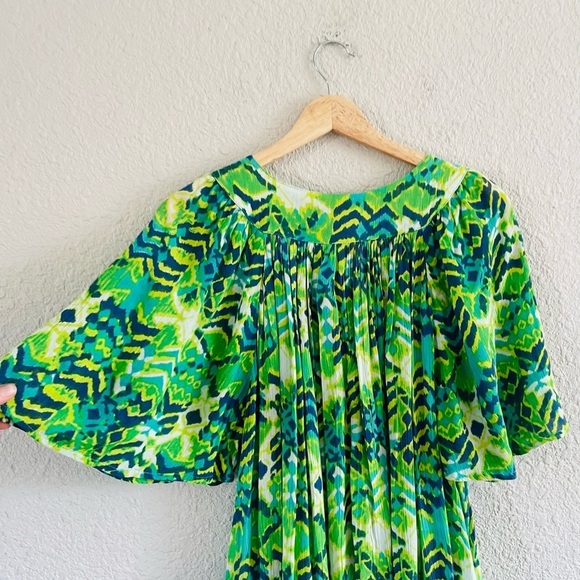 Go Softly Vibrant Green Button From Patio House Dress - Picture 13 of 15